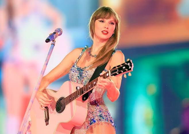 Taylor Swift Weight and Height: Real Size Facts